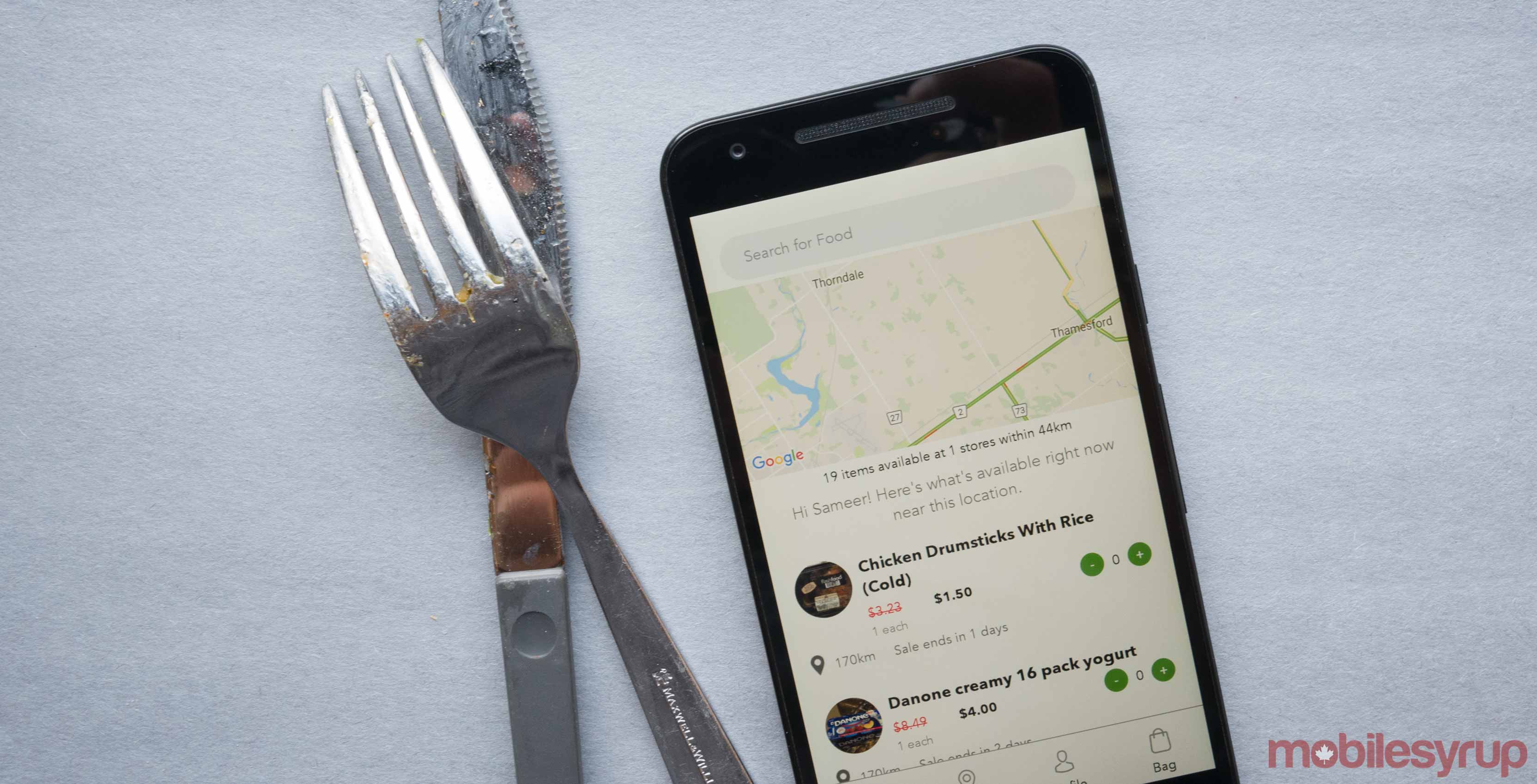 Image of Flashfood app next to a fork and knife