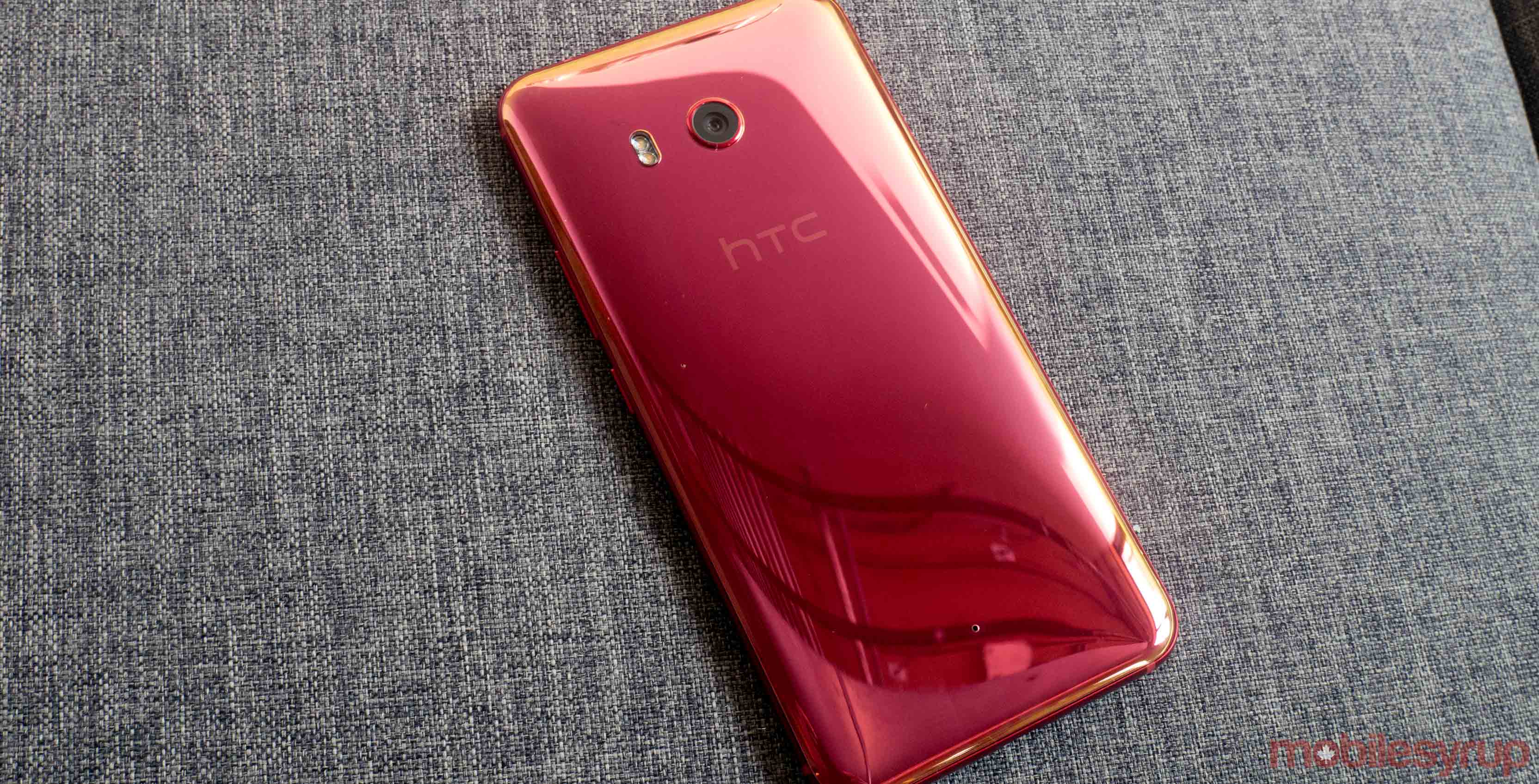 Shot of the back of the HTC U11 and its camera