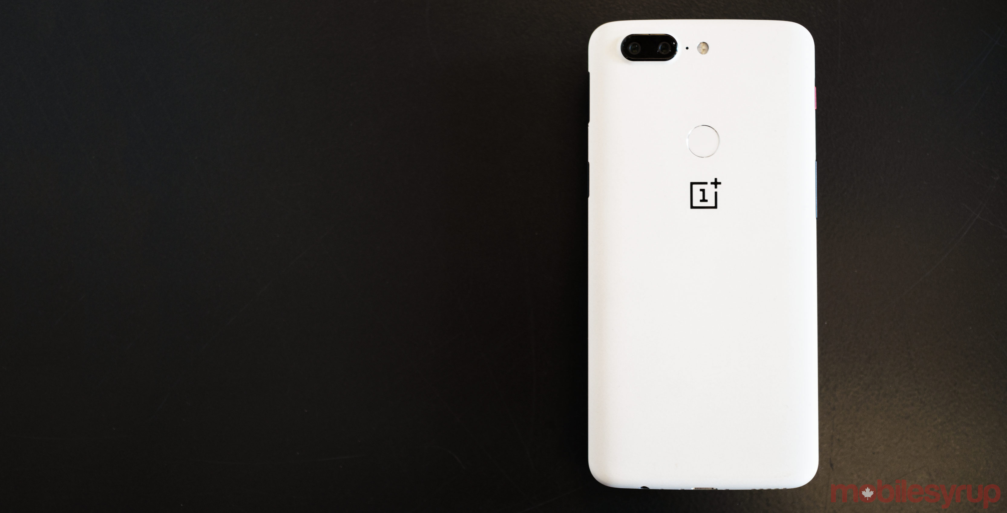 The OnePlus 5T in sandstone white