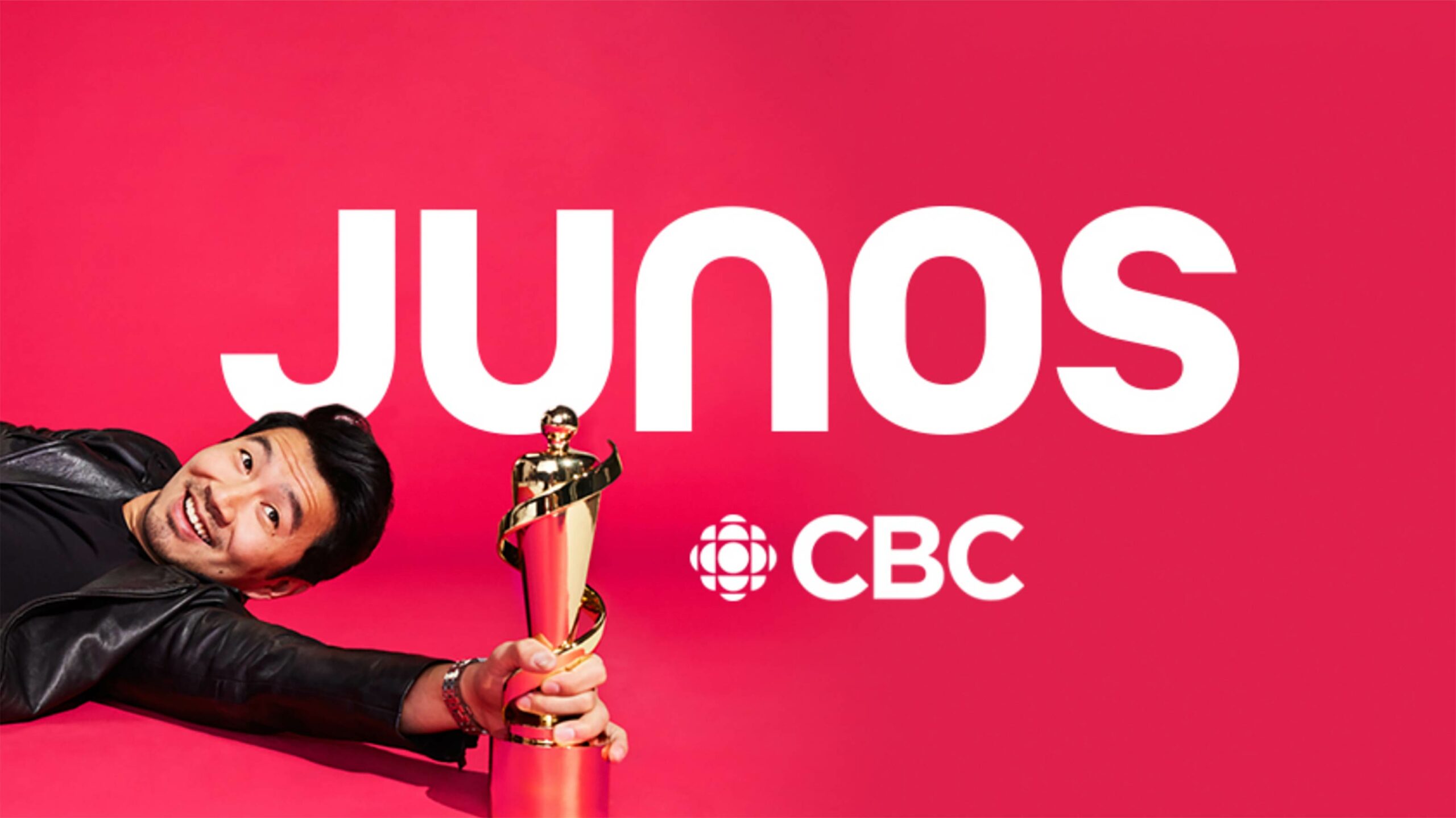 Simu Liu holding a Juno Award
