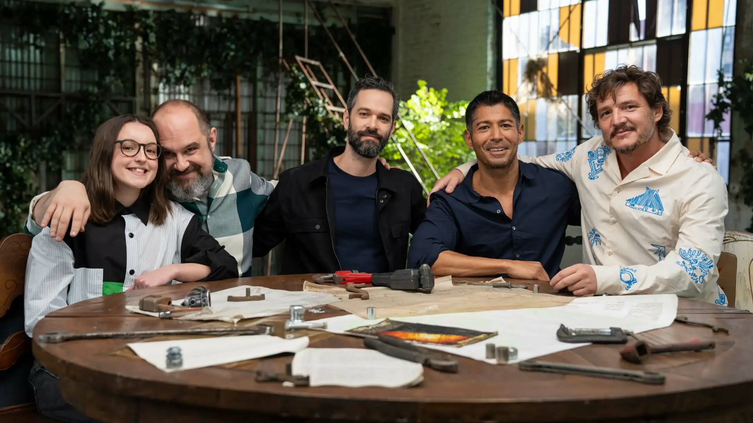 The Last of Us Bella Ramsey, Craig Mazin, Neil Druckmann, Asad Qizilbash and Pedro Pascal sitting at a table